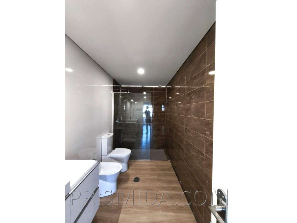 Duplex T4+office Renovado | Bi-Familiar | Terraço c/Churrasqueira-26