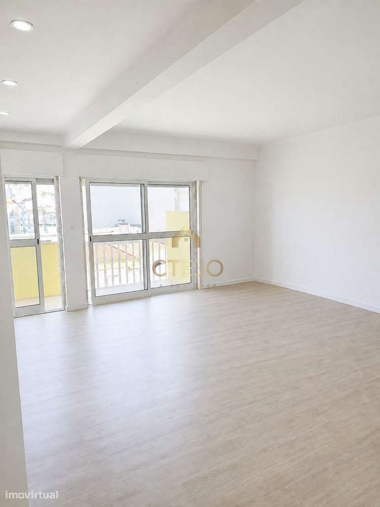 Apartamento T3 totalmente remodelado-7