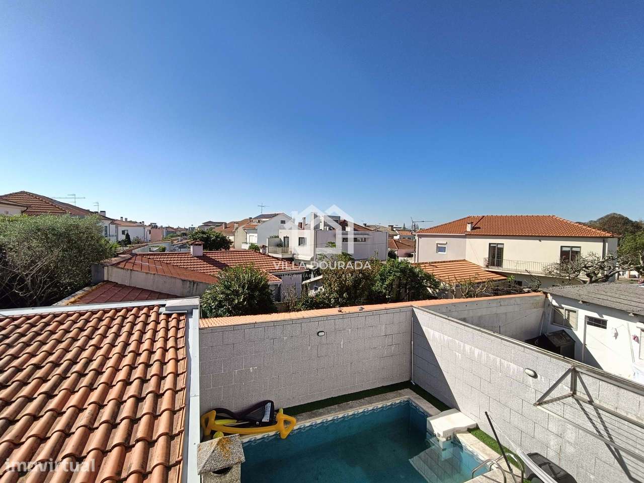 Moradia T3 ao centro de Pereiró com piscina. Aproveite!-22