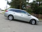 Toyota Auris 1.6 Premium + - 7