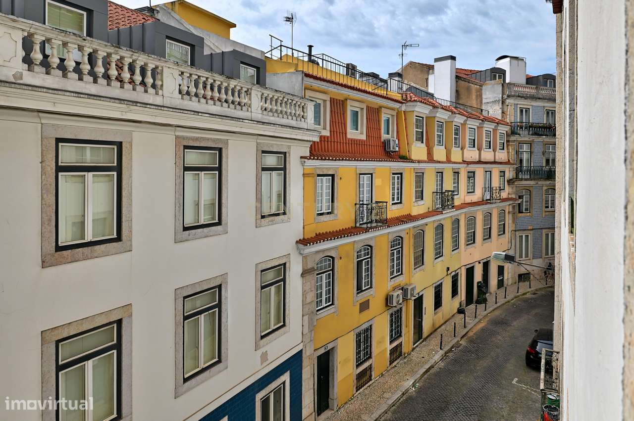 Exclusivo apartamento T4 com estacionamento privado na Baixa, junto ao-28