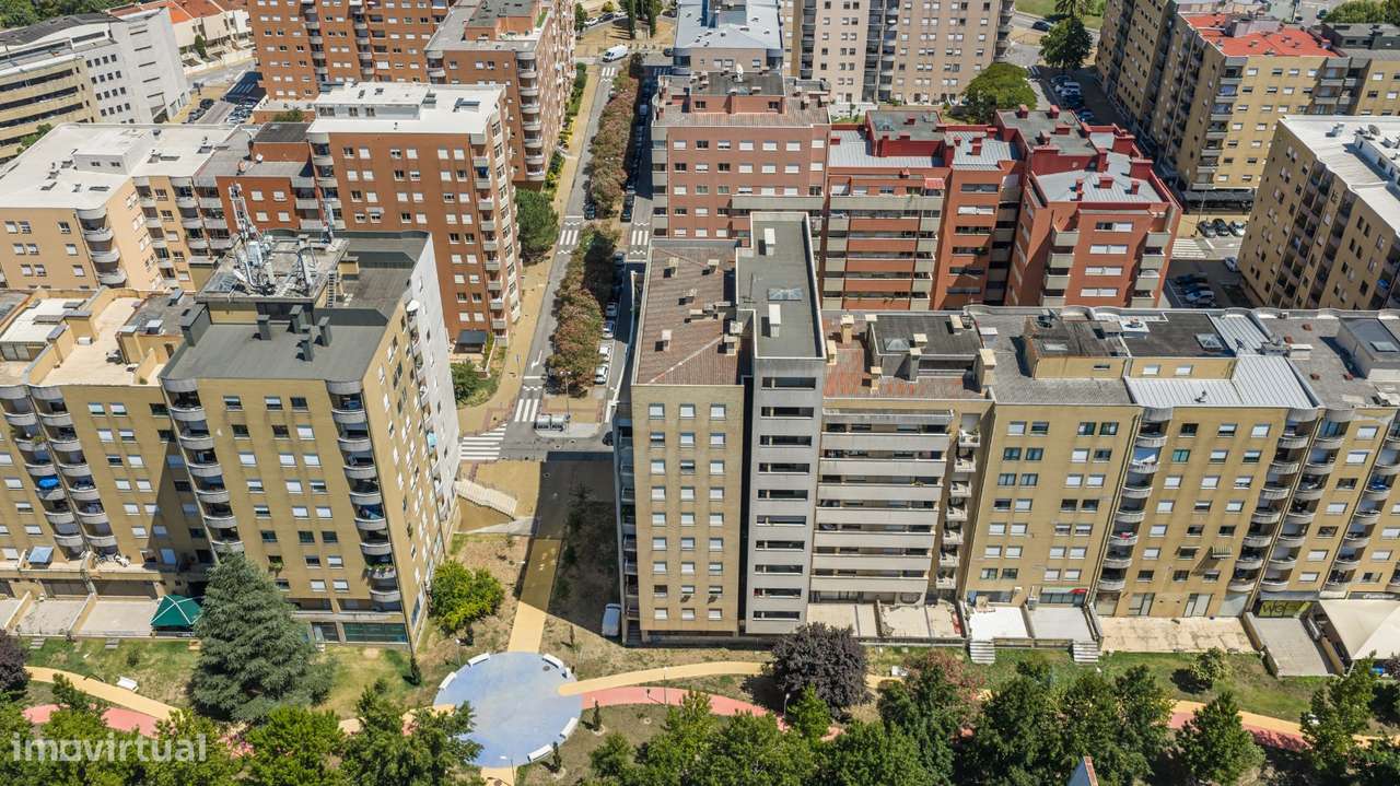 Apartamento T3 com áreas generosas junto à Makro – Braga-23