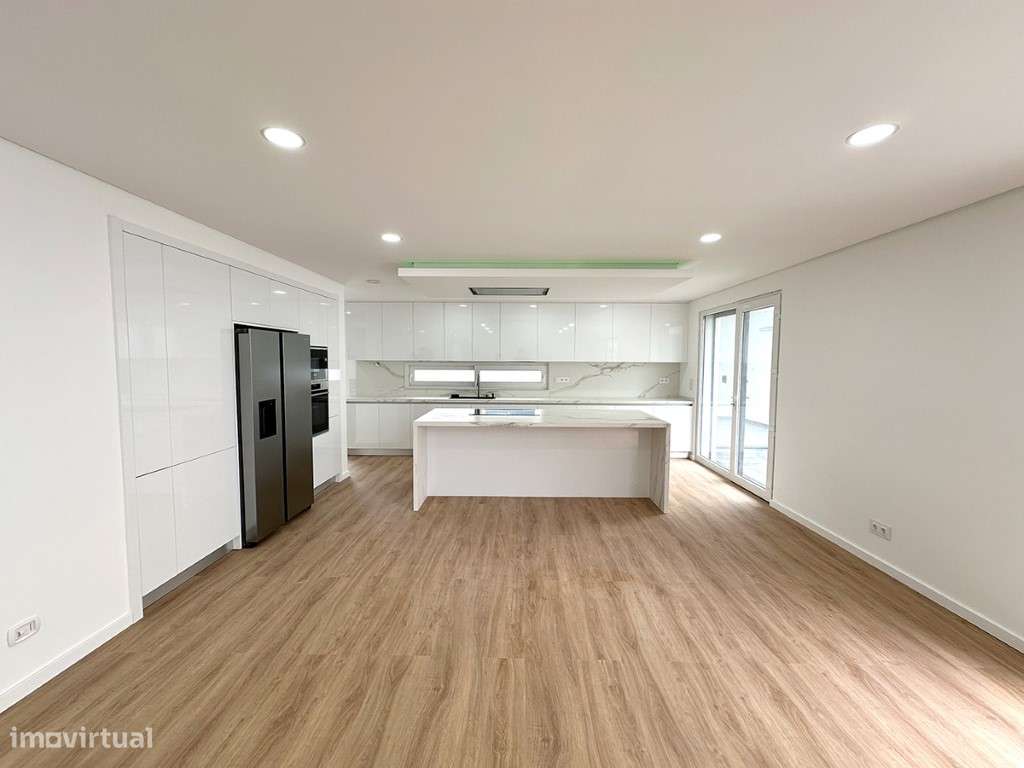 Moradia de luxo T4 com 3 suítes a Venda em Azeitão - Grande imagem: 4/24