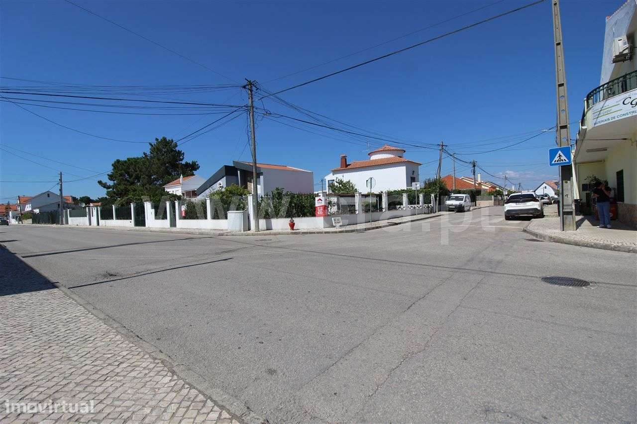 Lote de Terreno de Gaveto com Excelente Localização na Quinta do Conde - Grande imagem: 5/10