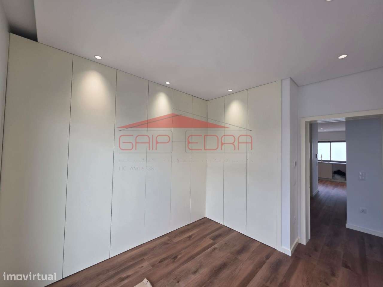 Moradia T3 com jardim e acessibilidade-16