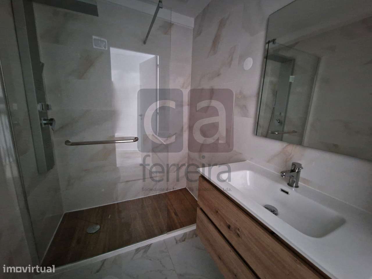 Apartamento T2 todo remodelado junto ao Shopping santarem-18