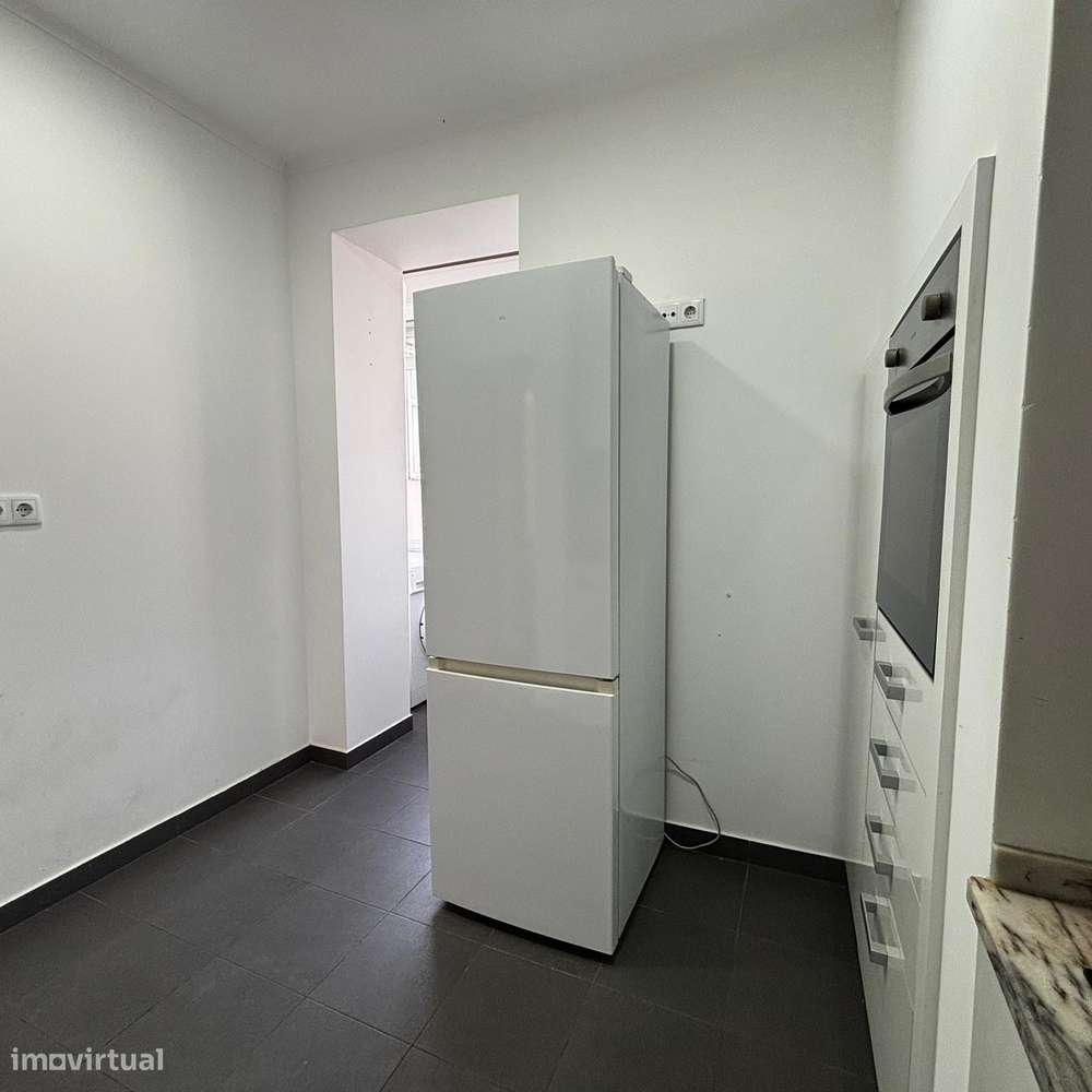 T2+1 Totalmente Remodelado em Edifício Recuperado!-2