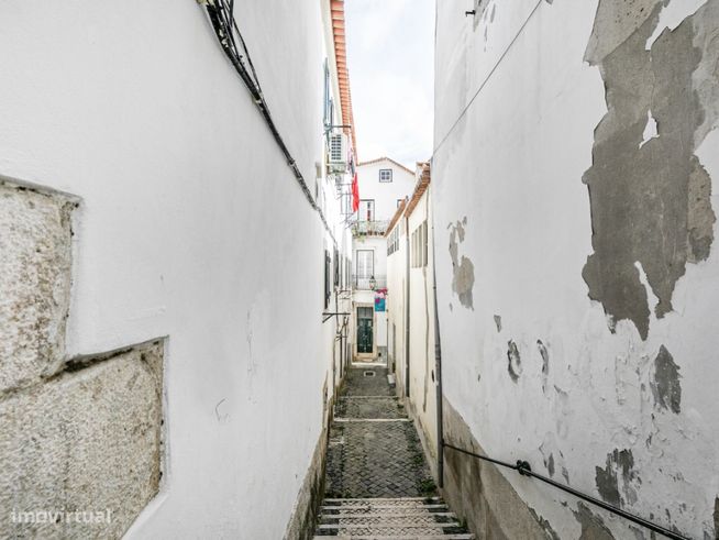 Prédio Típico para Reabilitar em Alfama com Vista Rio e Potencial d...-25