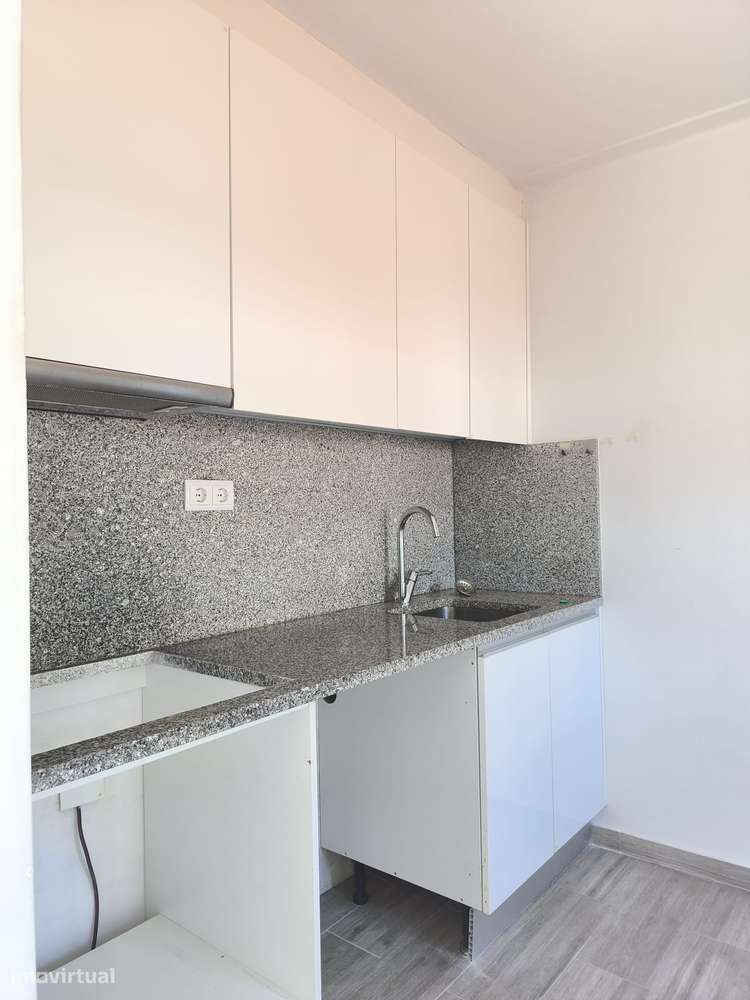Casa T2 em Quintinha com 4 Casas em Porto Campanhã-9
