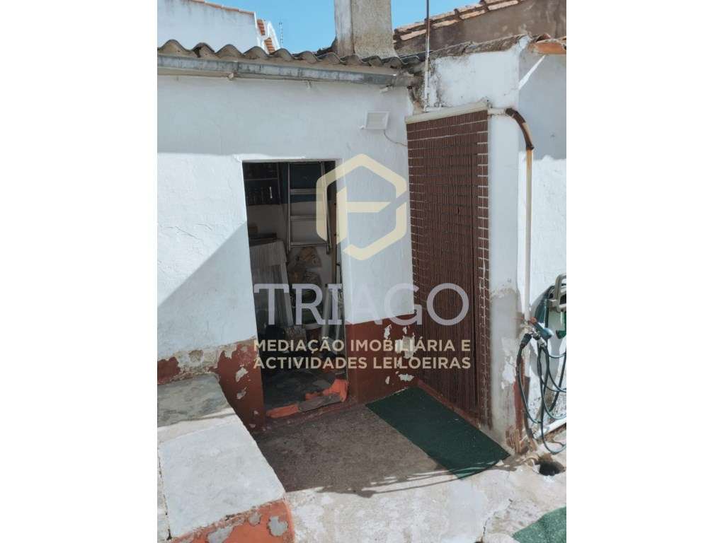 Moradia T2 com Logradouro no Centro da Vila de Barrancos-2