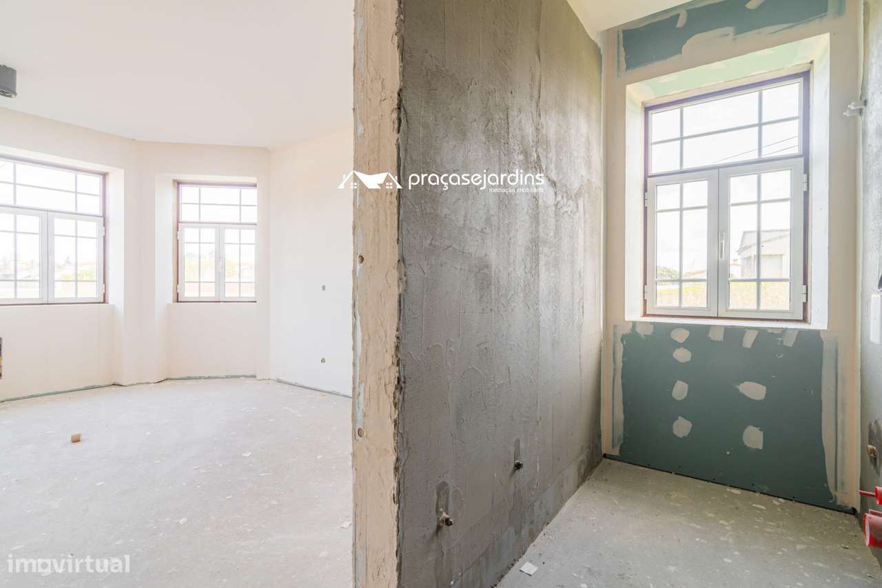 Moradia T3 com História, Conforto Moderno e Proximidade à Praia-17