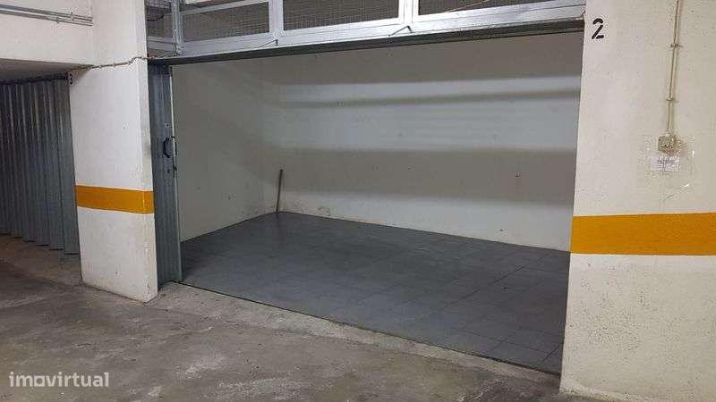 Aluga-se Box em Fitares - Grande imagem: 4/5