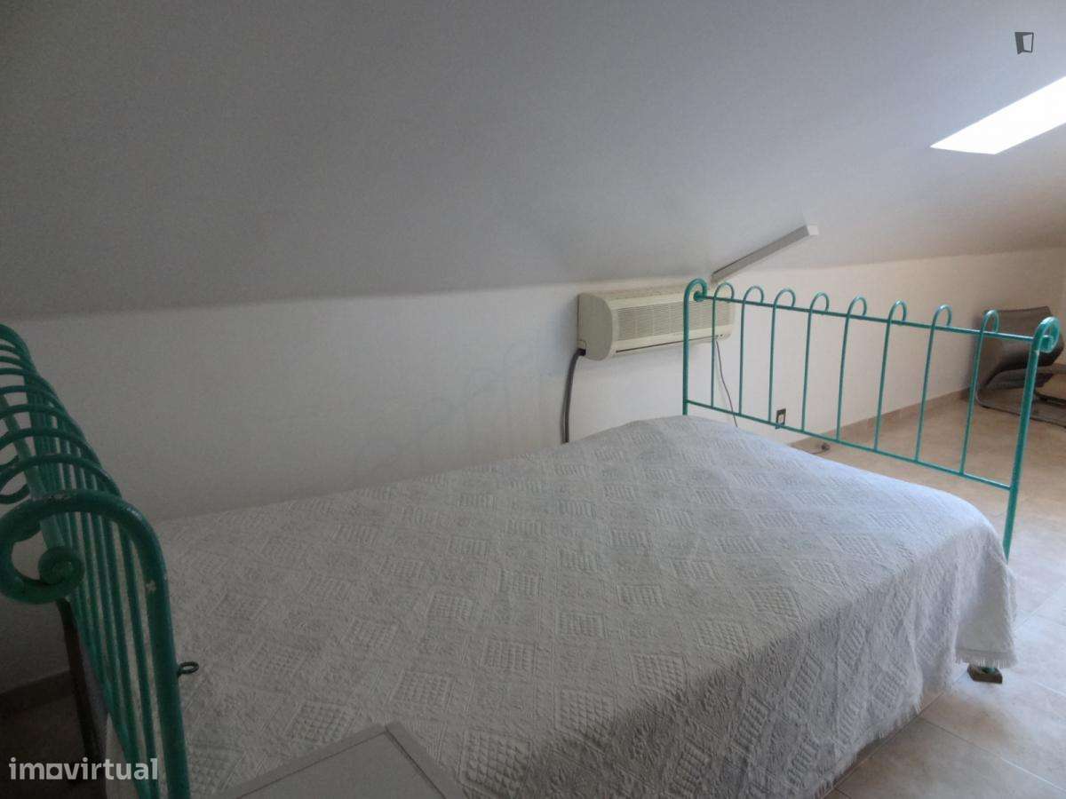 Quarto - localizado em Benfica Lisbon - Grande imagem: 2/10