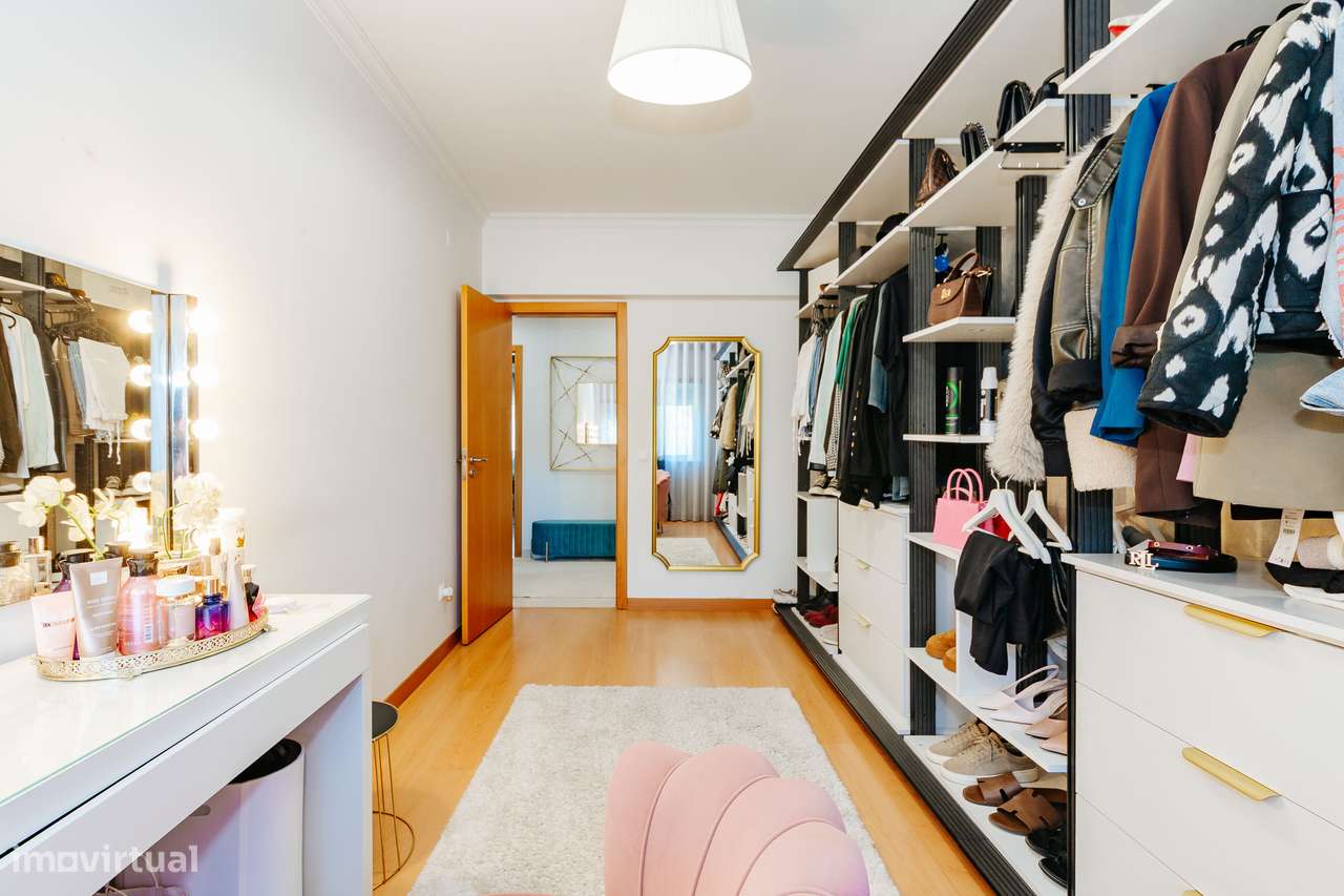 Apartamento de 4 assoalhadas em zona de excelência no Montijo-23