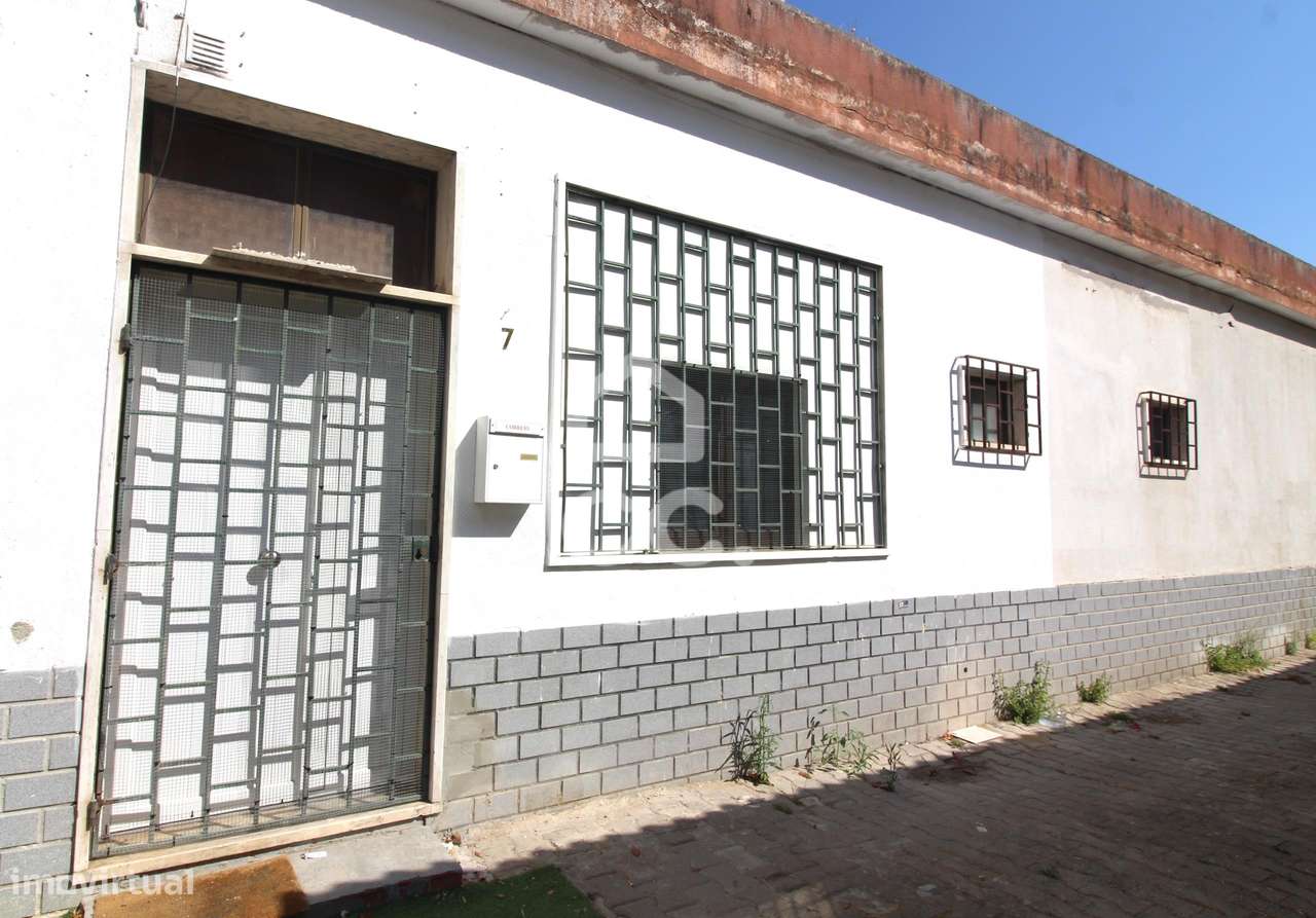 Loja (convertida em T1), nos Foros de Amora-15