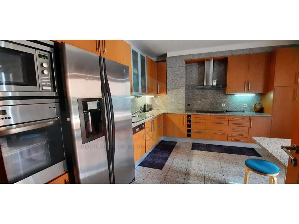 Moradia de Luxo T4+1 em Condominio Fechado para Arrendar - Grande imagem: 2/16