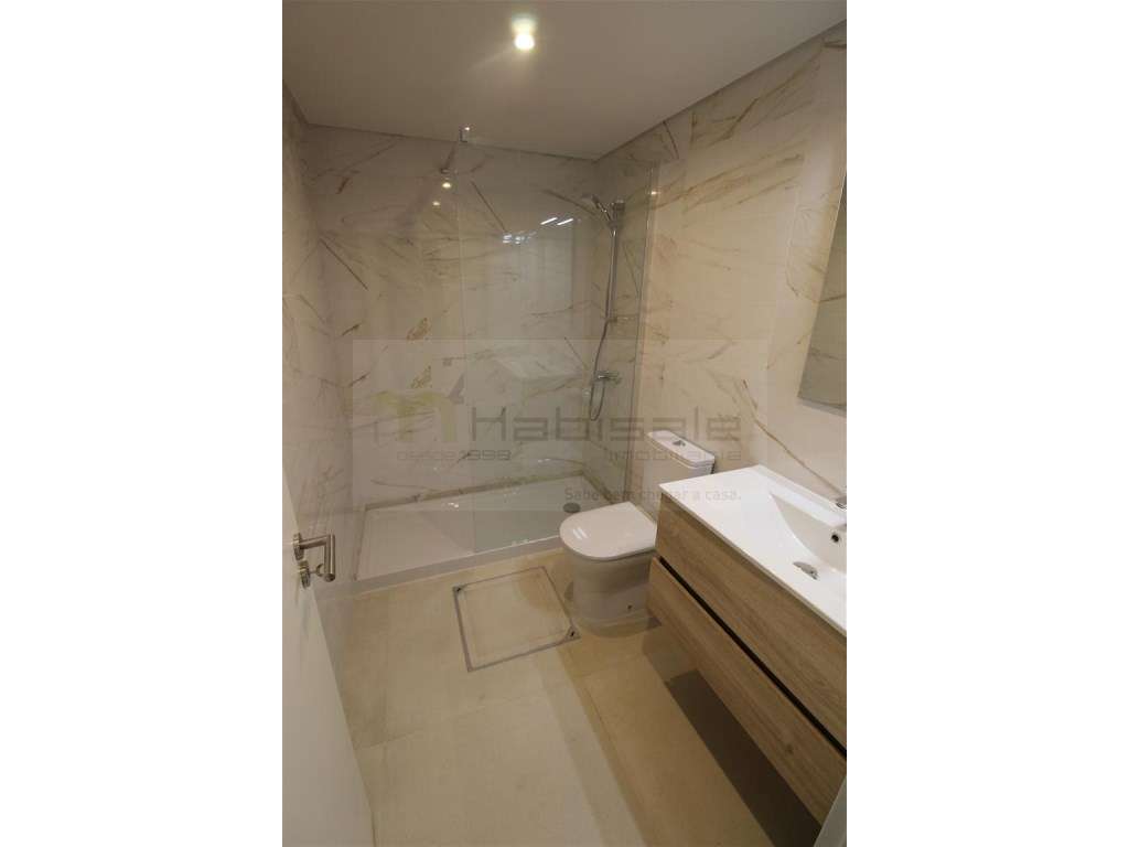 Moradia V3 +1 com piscina em Barcarena-14