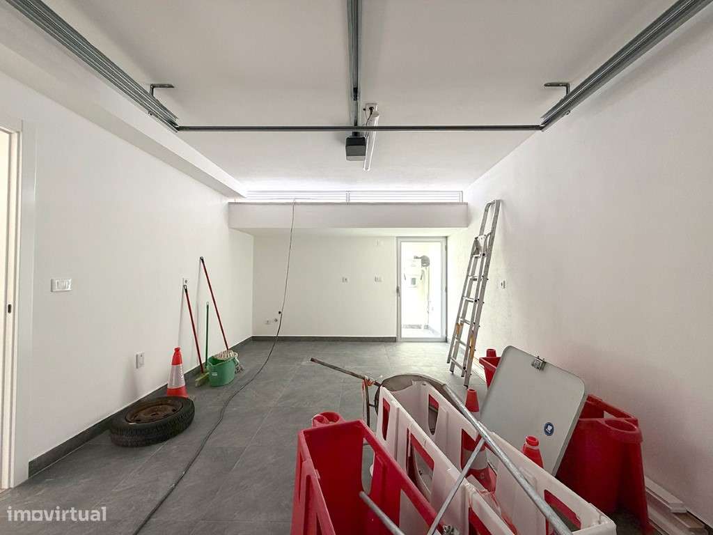 Moradia T3+2 a venda e a Estrear no Centro da Costa da Caparica .A ...-17