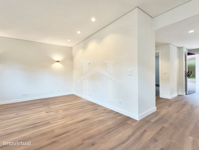 Apartamento T1 no condomínio Estoril Garden com garagem e arrecadação-3