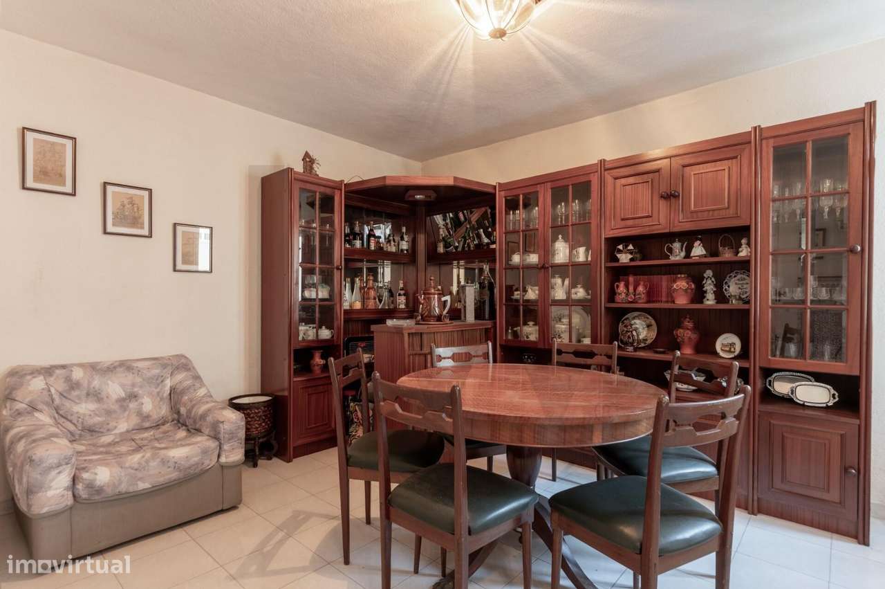 Oportunidade Única em Marvila! T3 Para Remodelar, Investimento Garanti - Grande imagem: 4/26