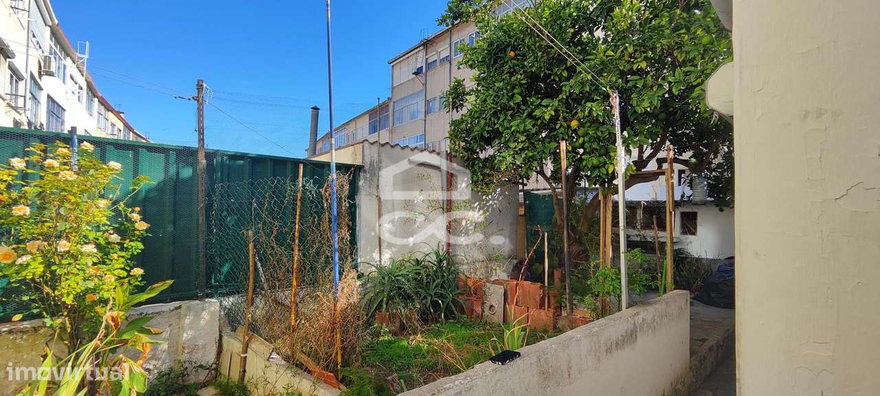Apartamento T2 com 90m2 de espaço exterior na Cova da Piedade-12