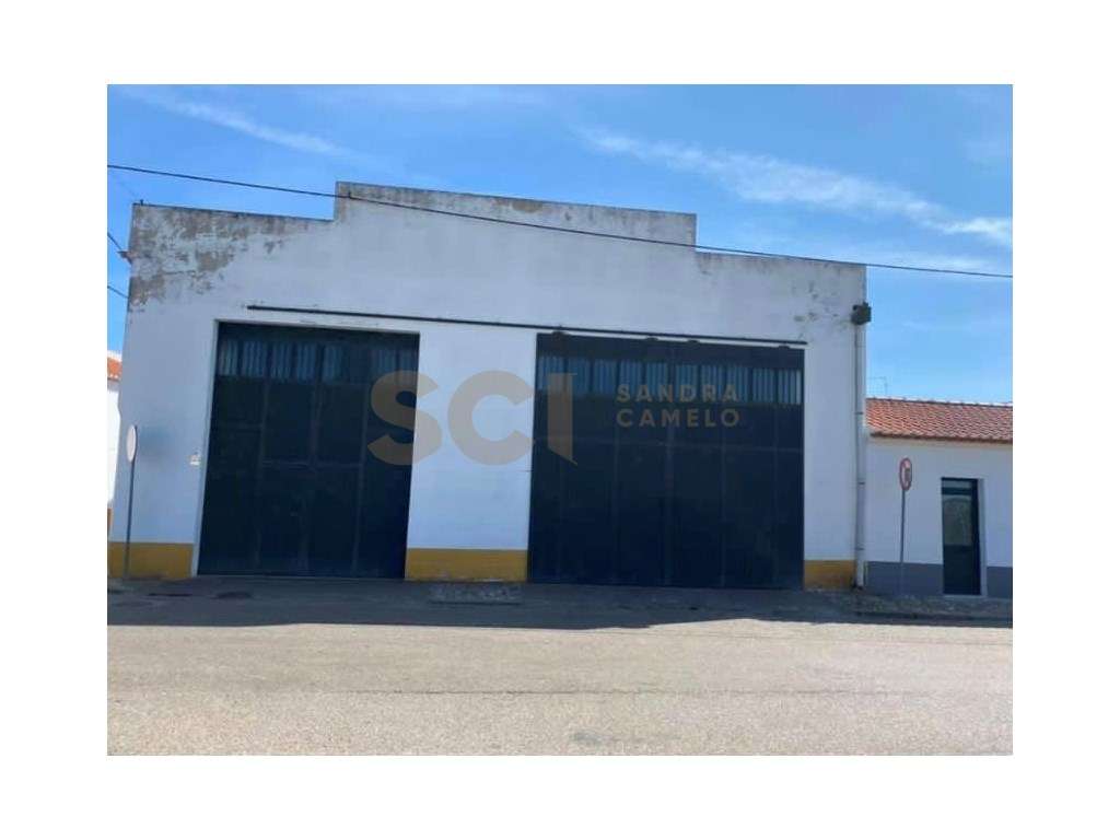 Armazém em Vila Nova de São Bento, com cerca de trezentos metros qu...-15