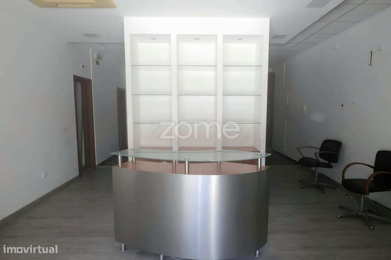 Espaço comercial com estacionamento - Alameda das Linhas de Torres - Grande imagem: 4/17