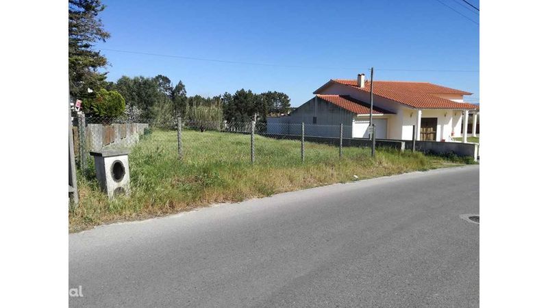 Vende-se terreno Amor Leiria, com 600 m2, 360 m2 de área de construção