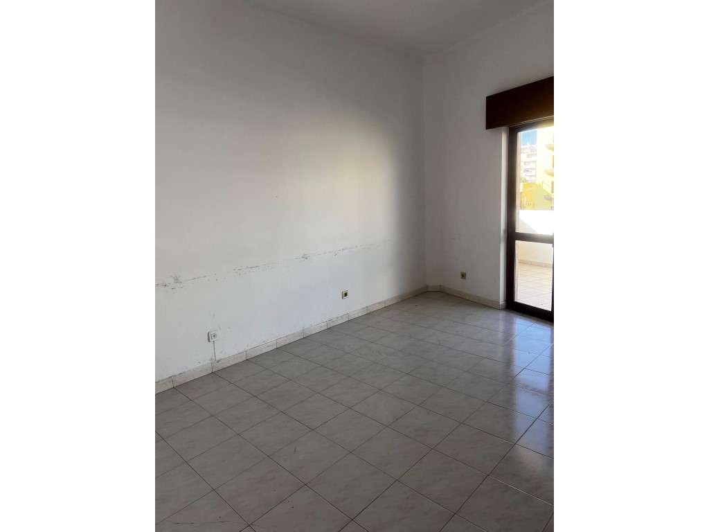 Escritório arrendar 3º andar com elevador - Grande imagem: 2/9