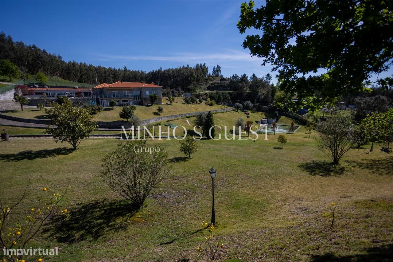 Moradia V4 de Luxo (650m2) Implantada em Terreno de 12500m2 - Souto, G-34