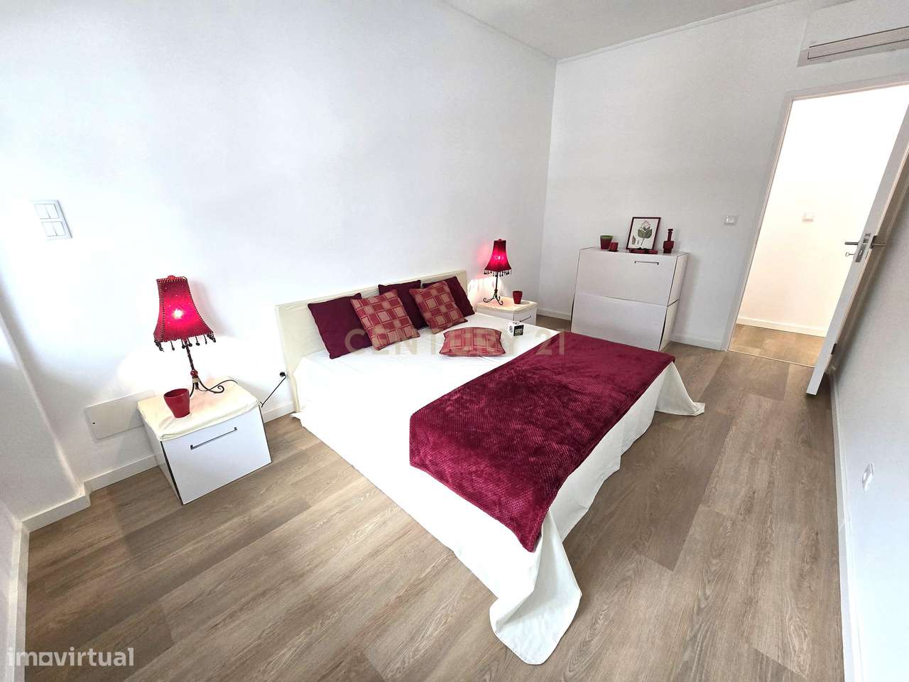 Apartamento T2 Totalmente Remodelado em Almada, Cova da Piedade-11