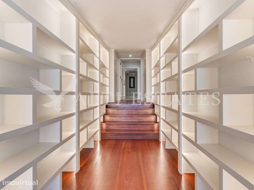 Deslumbrante moradia em zona nobre do Estoril-25