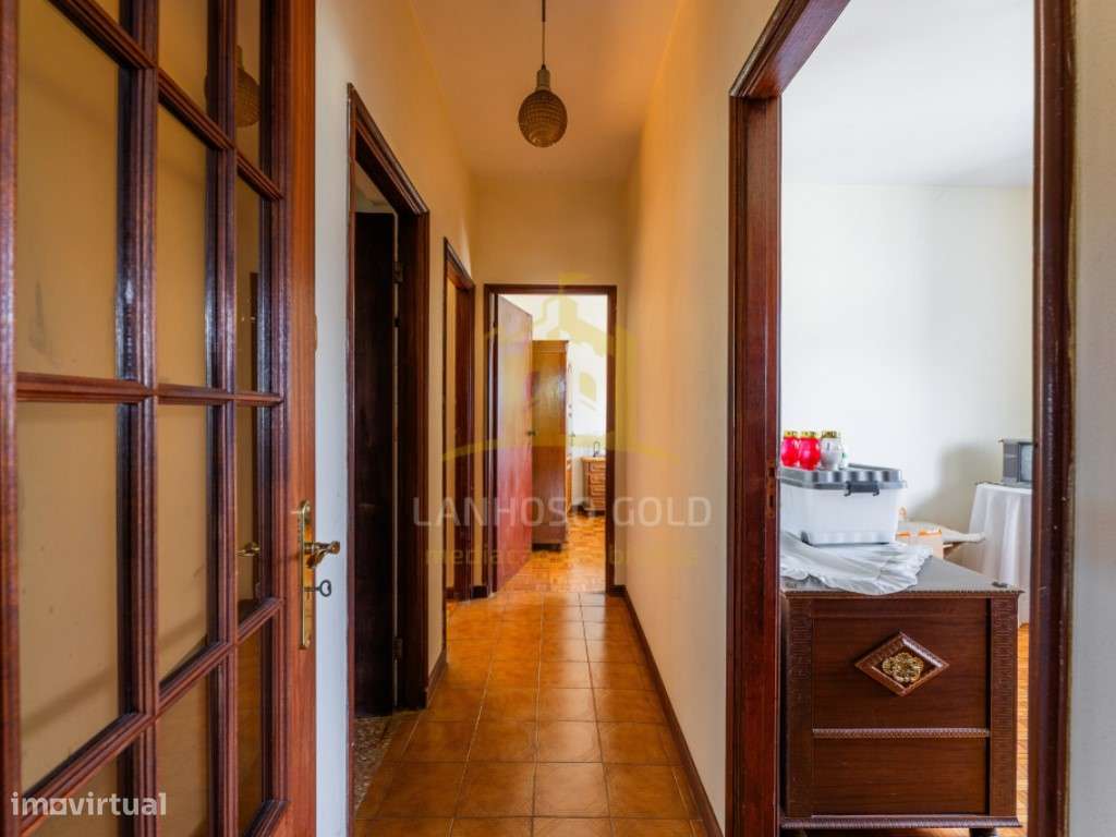 Moradia T6 em Lanhoso - Espaço, Conforto e Versatilidade-17