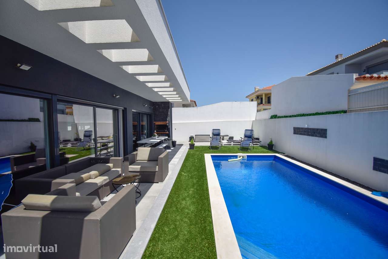 Moradia T4 com Piscina e Jardim em Alcabideche, Cascais-43