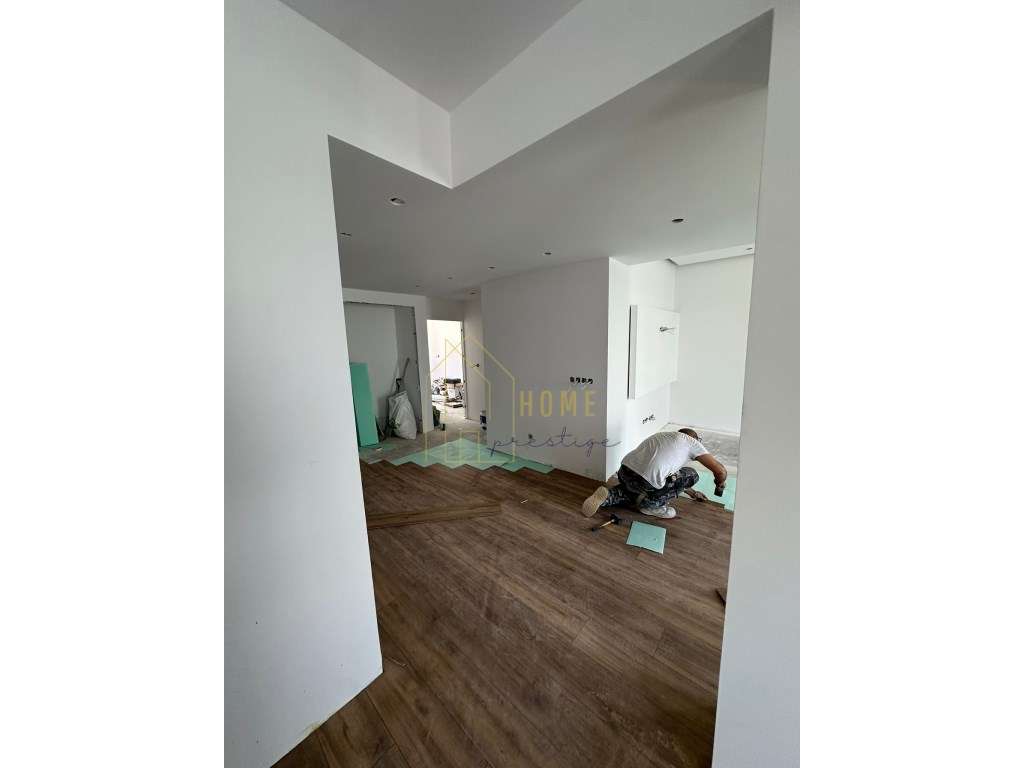 T3 Moderno e Luminoso no Laranjeiro com 4 Varandas - Grande imagem: 3/9