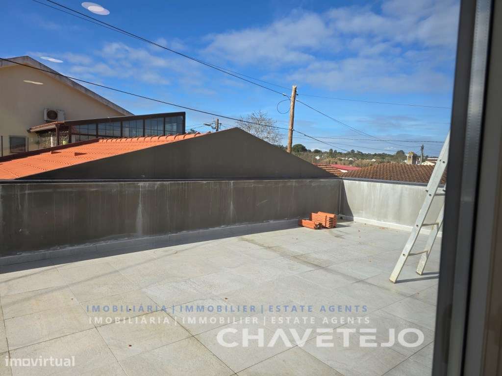 Moradia T4 Moderna c/ Garagem, estilo e Conforto a um Passo de Tomar-28