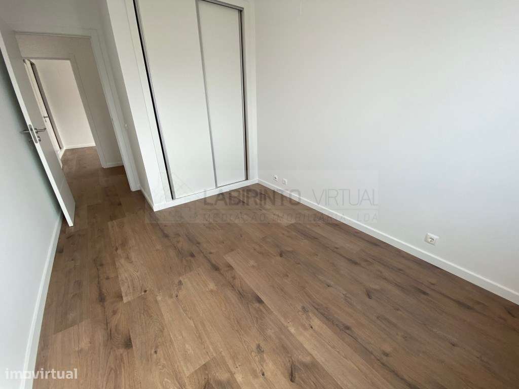 Vende-se excelente Moradia V3+1 na Ericeira, com vista mar.-22