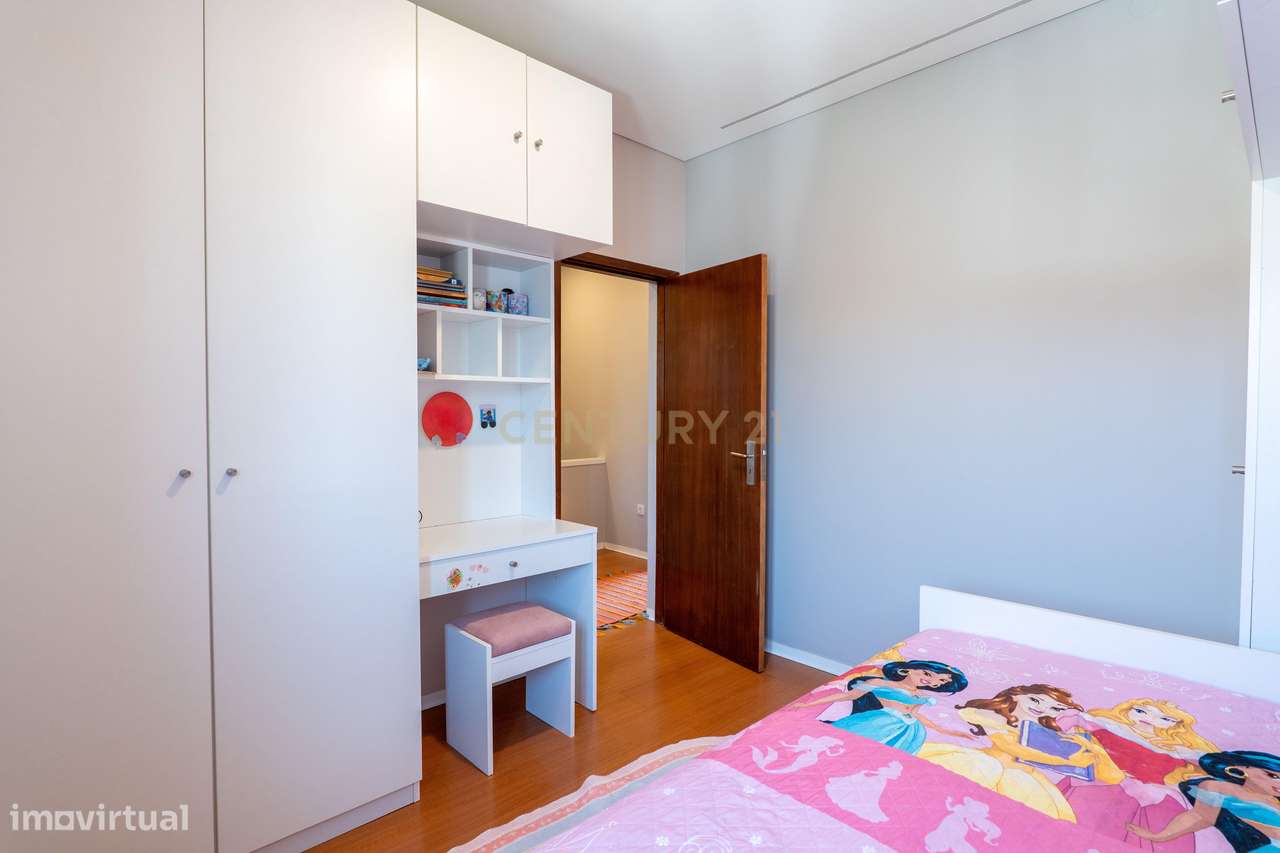 Moradia T3 renovada próxima ao centro de São Mamede Infesta - Grande imagem: 5/23