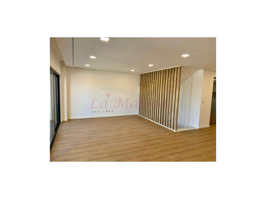 Moradia V5 no centro de Loures-12