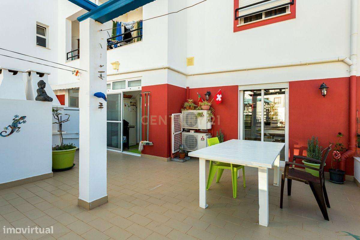 Apartamento T2 com Grandes Varandas e estacionamento no Mato Santo Esp-18