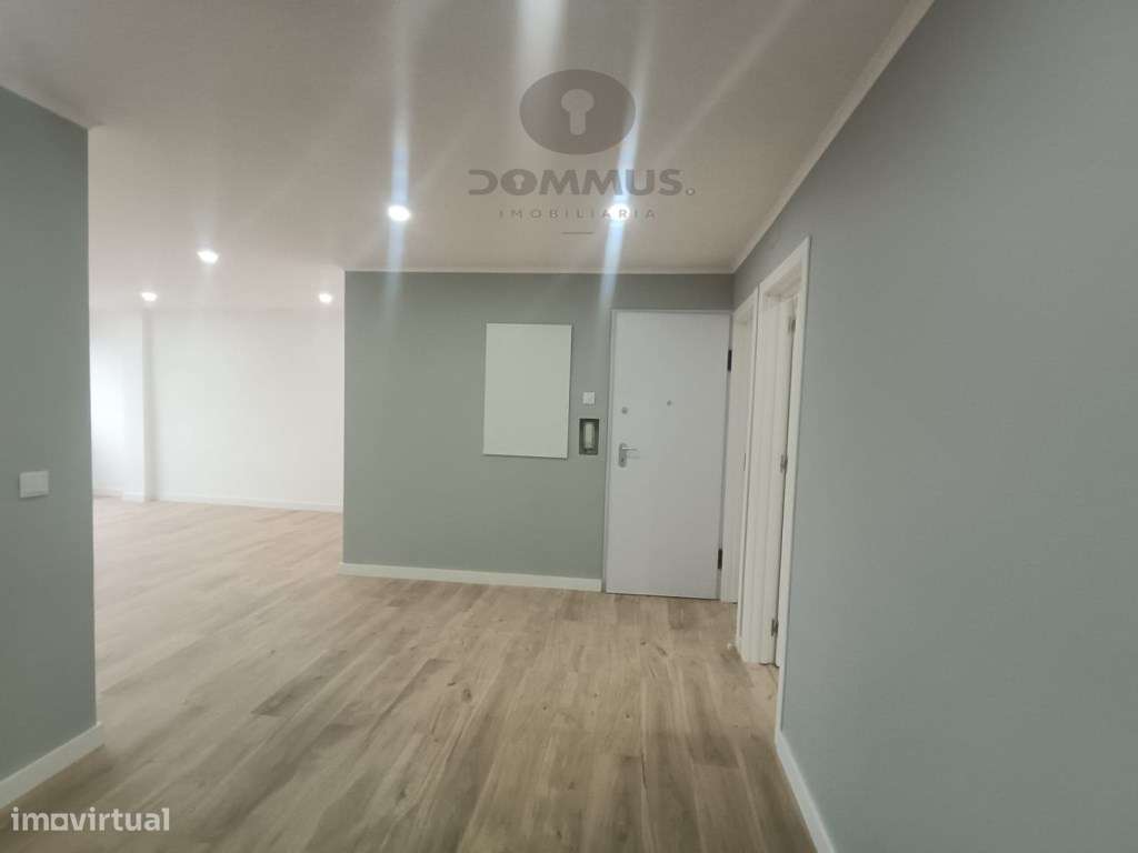 Apartamento T4 Totalmente Remodelado na Damaia-31