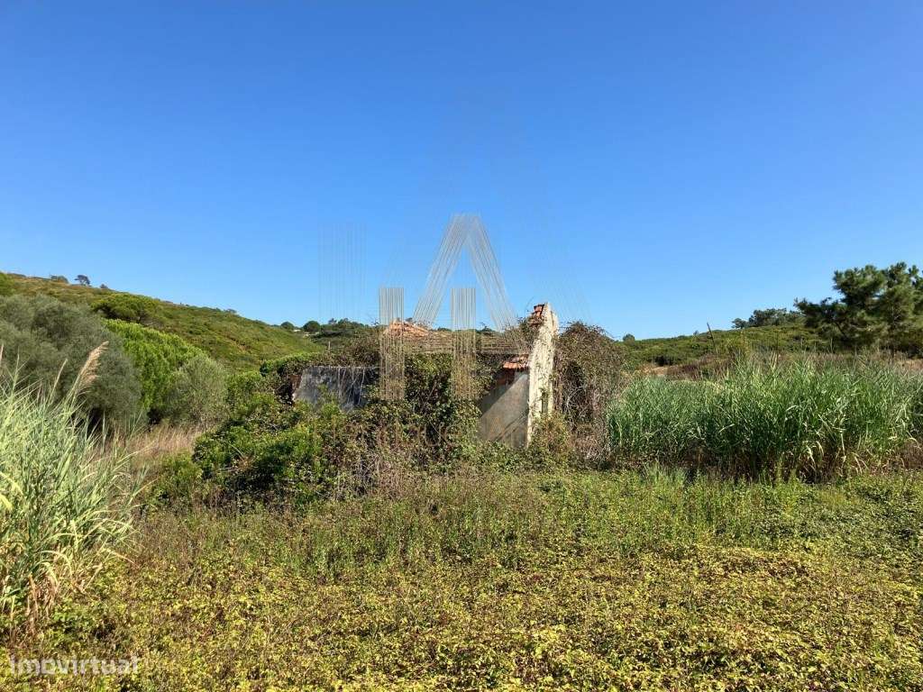 Terreno com ruína a 5 minutos da Aldeia do Meco - Grande imagem: 1/14