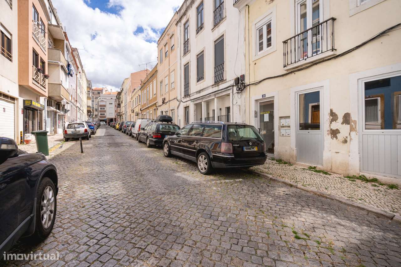 T2 REMODELADO | RUA REBELO DA SILVA | ESTEFÂNIA | LISBOA | VARANDA-19