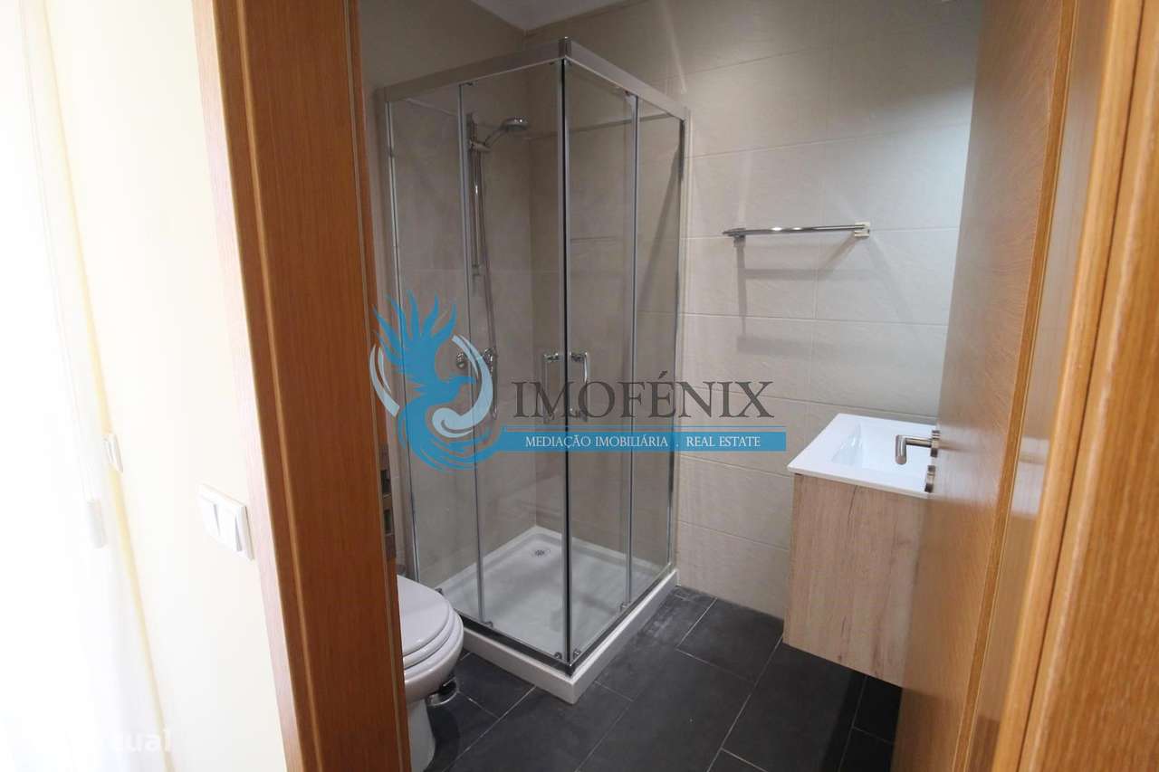 Moradia Geminada renovada T2+1 com piscina e garagem- Patroves- Albufe-22