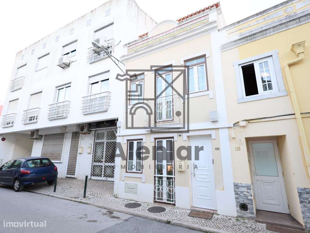 Moradia T3 como nova, no centro de Alhandra-29