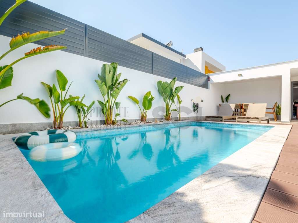 Moradia T3 Isolada com Piscina e Garagem Charneca Caparica - Grande imagem: 4/46