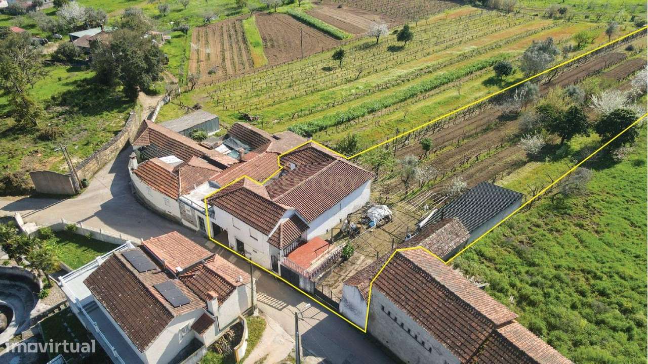 Moradia T3 + 1, com Terreno, em Vila Nova de Poiares-31