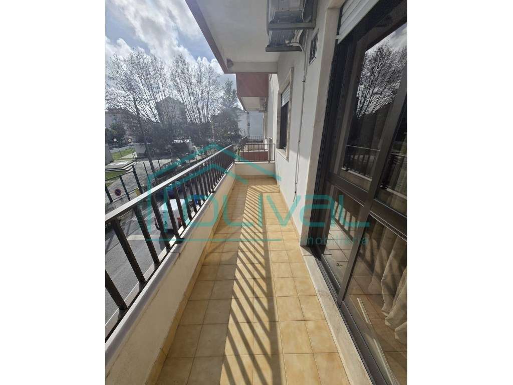 Apartamento T4 com terraço e arrecadação-30