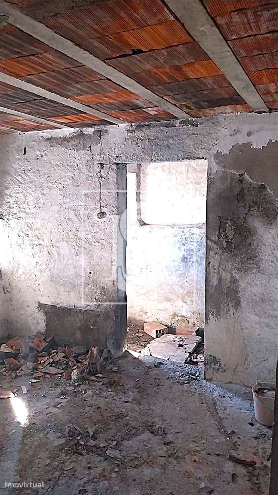 Moradia para Restaurar T4 Venda em Torres Novas (São Pedro), Lapas e R-11