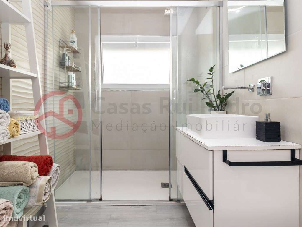 Moradia T3+2 Remodelada com garagem 740 m² de Terreno em St Antonio...-33
